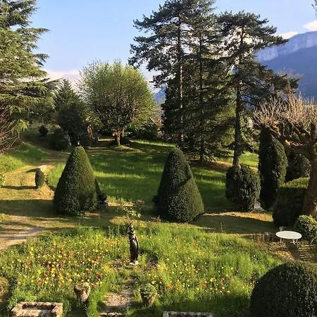 Lovely Family In Chartreuse Mountains Villa